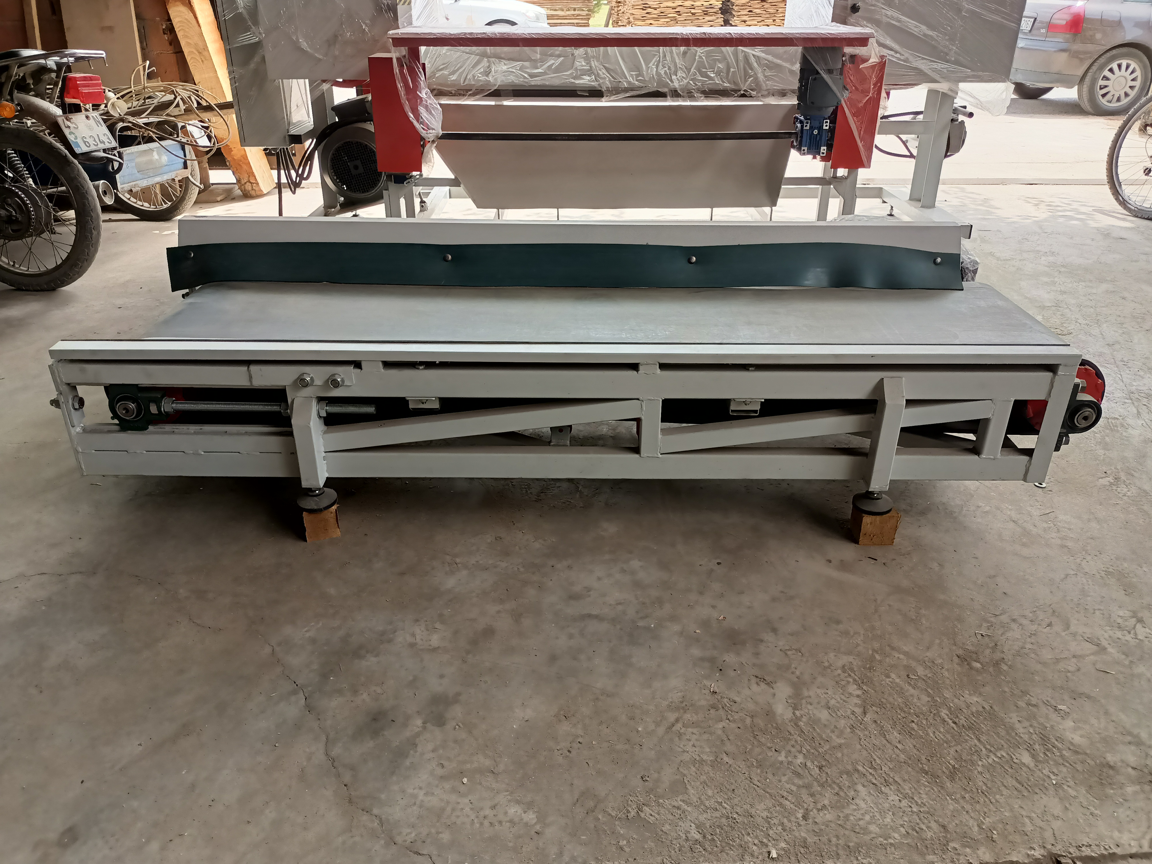 CONVEYOR BELT MACHINE